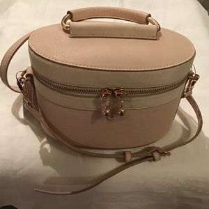 Lauren Conrad Bucket/Crossbody Zip Purse NWT $69 Pink